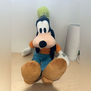 Like new -Disney Parks Goofy Plush Toy 20" Walt Disney Stuffed Animal